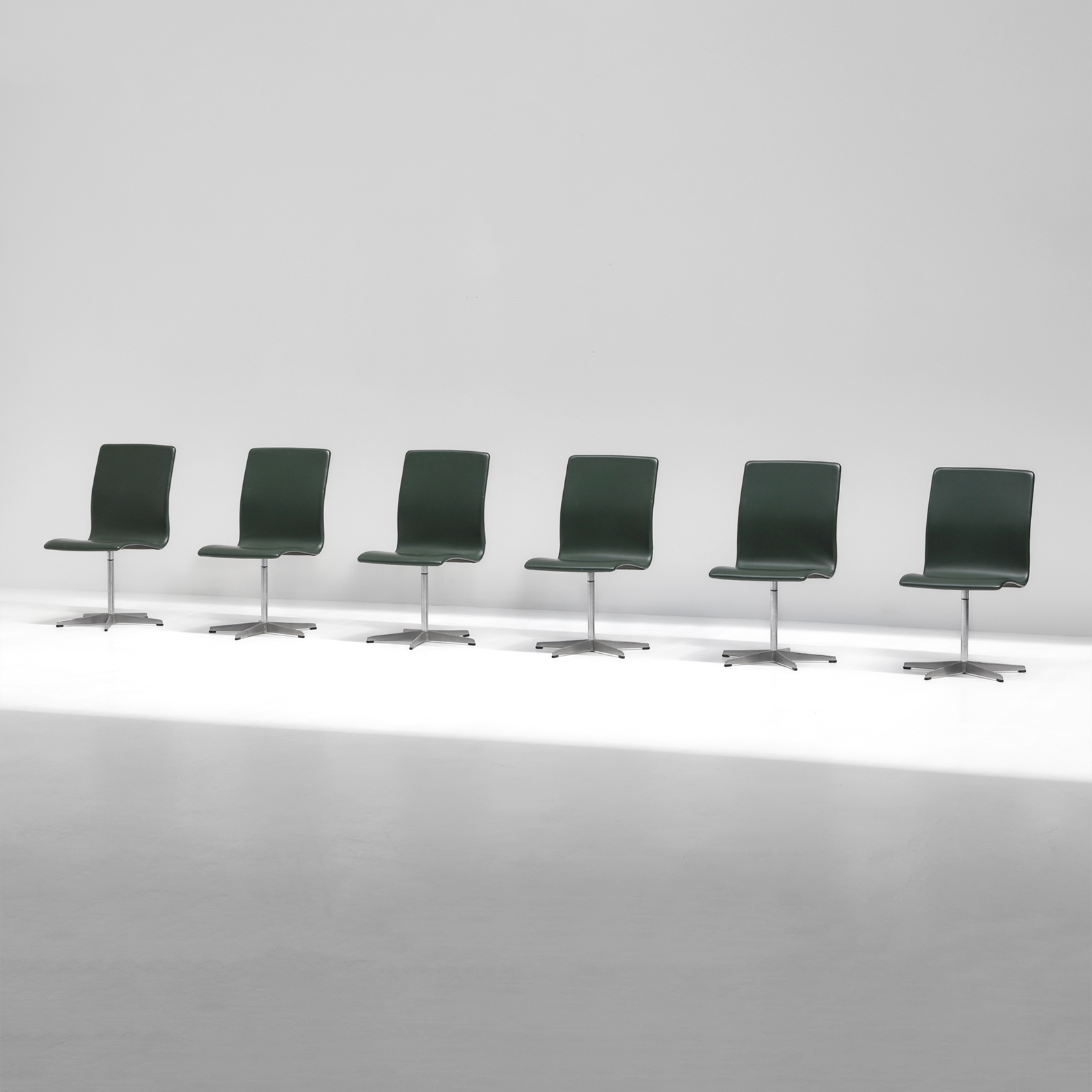 Set of 6 Arne Jacobsen Oxford dining or office swivel chairs for Fritz Hansen
